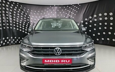 Volkswagen Tiguan II, 2020 год, 2 749 000 рублей, 2 фотография
