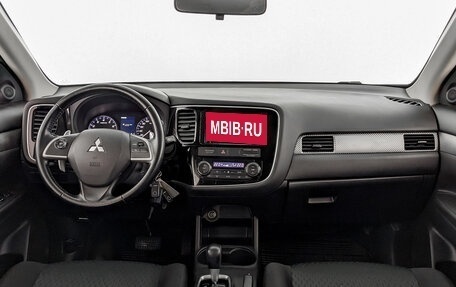 Mitsubishi Outlander III рестайлинг 3, 2013 год, 1 650 000 рублей, 14 фотография