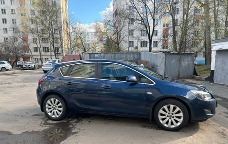 Opel Astra J, 2011 год, 900 000 рублей, 2 фотография