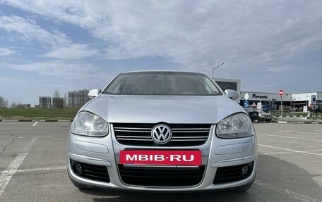 Volkswagen Jetta VI, 2009 год, 749 000 рублей, 2 фотография