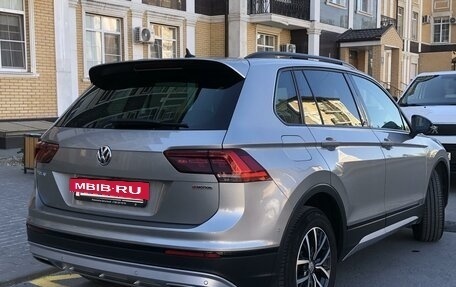 Volkswagen Tiguan II, 2019 год, 2 260 000 рублей, 2 фотография