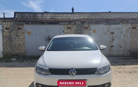 Volkswagen Jetta VI, 2013 год, 1 150 000 рублей, 3 фотография