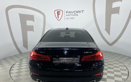 BMW 5 серия, 2018 год, 2 850 000 рублей, 3 фотография