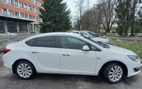 Opel Astra J, 2013 год, 910 000 рублей, 3 фотография