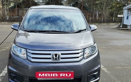 Honda Freed I, 2013 год, 1 400 000 рублей, 2 фотография