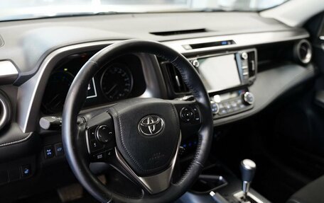 Toyota RAV4, 2018 год, 2 800 000 рублей, 12 фотография