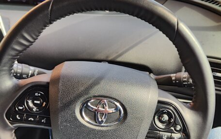 Toyota Prius IV XW50, 2019 год, 1 980 000 рублей, 7 фотография