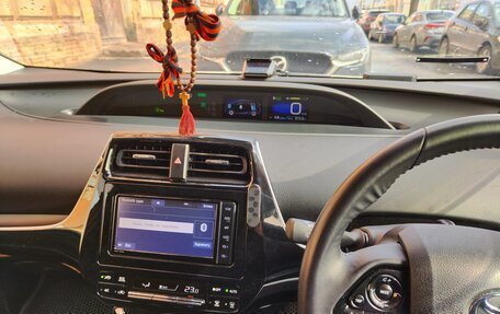 Toyota Prius IV XW50, 2019 год, 1 980 000 рублей, 6 фотография