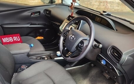 Toyota Prius IV XW50, 2019 год, 1 980 000 рублей, 5 фотография