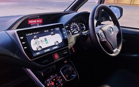 Toyota Voxy III, 2019 год, 2 800 000 рублей, 11 фотография