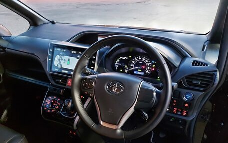 Toyota Voxy III, 2019 год, 2 800 000 рублей, 13 фотография