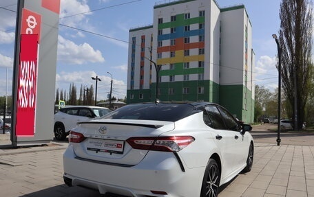 Toyota Camry, 2022 год, 3 950 000 рублей, 2 фотография