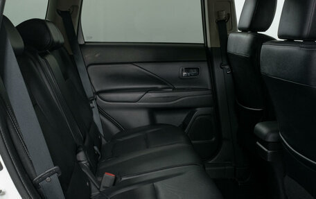 Mitsubishi Outlander III рестайлинг 3, 2013 год, 1 689 000 рублей, 13 фотография