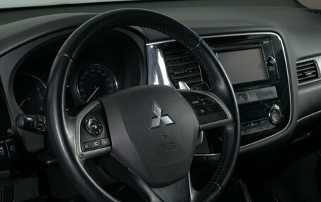 Mitsubishi Outlander III рестайлинг 3, 2013 год, 1 689 000 рублей, 15 фотография