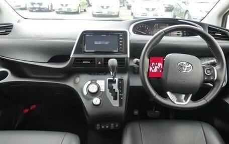 Toyota Sienta II, 2021 год, 1 220 000 рублей, 3 фотография