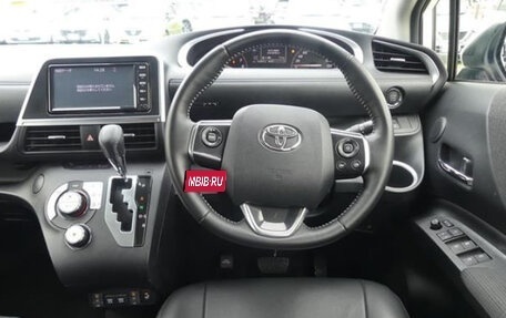 Toyota Sienta II, 2021 год, 1 220 000 рублей, 8 фотография