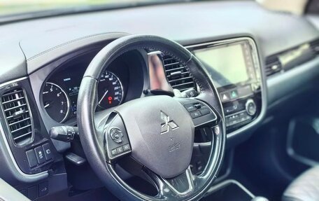 Mitsubishi Outlander III рестайлинг 3, 2020 год, 2 120 000 рублей, 10 фотография