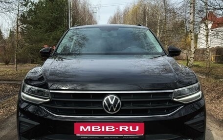 Volkswagen Tiguan II, 2020 год, 2 640 000 рублей, 2 фотография