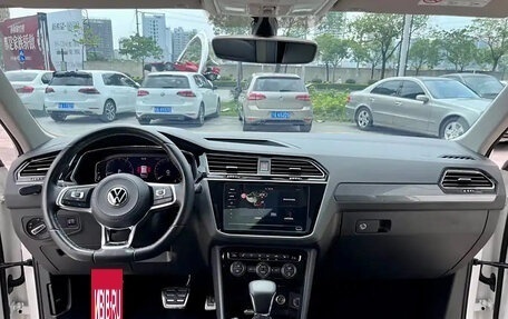 Volkswagen Tiguan II, 2021 год, 2 550 700 рублей, 12 фотография