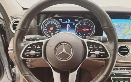 Mercedes-Benz E-Класс, 2019 год, 3 000 000 рублей, 11 фотография