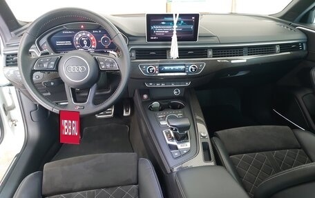 Audi RS 4, 2018 год, 7 500 000 рублей, 13 фотография