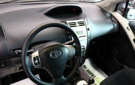 Toyota Yaris III рестайлинг, 2008 год, 775 000 рублей, 8 фотография
