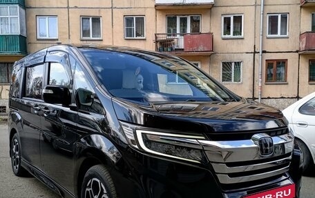 Honda Stepwgn IV, 2017 год, 2 599 000 рублей, 2 фотография