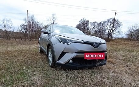 Toyota C-HR I рестайлинг, 2017 год, 900 000 рублей, 2 фотография
