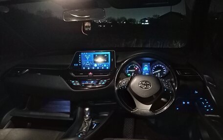 Toyota C-HR I рестайлинг, 2017 год, 900 000 рублей, 13 фотография