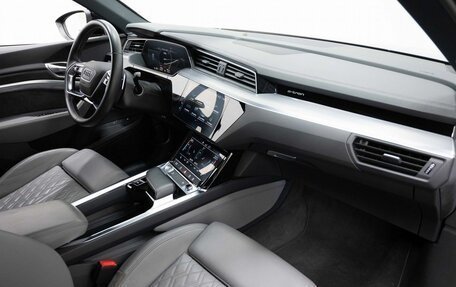 Audi e-tron I, 2020 год, 5 700 000 рублей, 16 фотография
