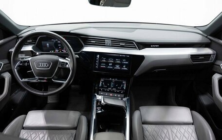 Audi e-tron I, 2020 год, 5 700 000 рублей, 19 фотография