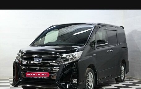 Toyota Noah III, 2019 год, 2 520 000 рублей, 31 фотография