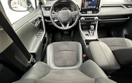 Toyota RAV4, 2021 год, 3 990 000 рублей, 23 фотография
