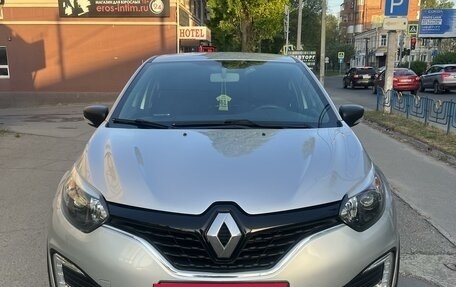 Renault Kaptur I рестайлинг, 2019 год, 1 800 000 рублей, 3 фотография