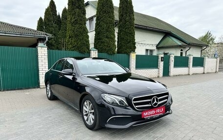 Mercedes-Benz E-Класс, 2019 год, 3 100 000 рублей, 3 фотография