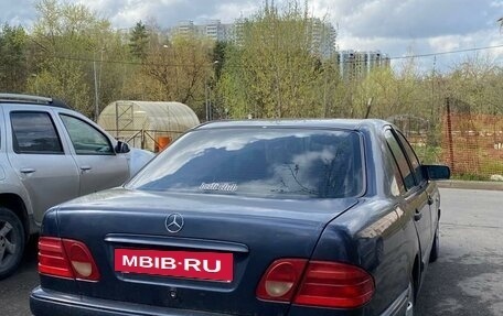 Mercedes-Benz E-Класс, 1996 год, 270 000 рублей, 3 фотография