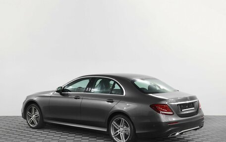 Mercedes-Benz E-Класс, 2017 год, 3 350 000 рублей, 4 фотография