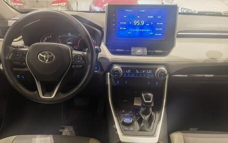 Toyota RAV4, 2019 год, 2 750 000 рублей, 9 фотография
