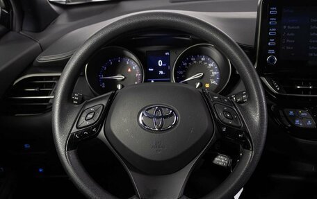 Toyota C-HR I рестайлинг, 2018 год, 2 310 000 рублей, 13 фотография