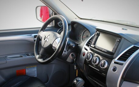 Mitsubishi Pajero Sport II рестайлинг, 2013 год, 1 495 000 рублей, 14 фотография