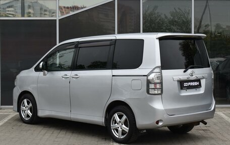 Toyota Voxy II, 2012 год, 1 835 000 рублей, 2 фотография