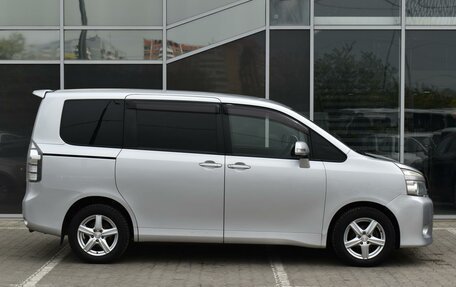 Toyota Voxy II, 2012 год, 1 835 000 рублей, 5 фотография