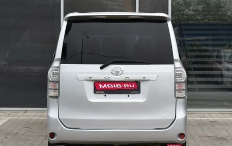 Toyota Voxy II, 2012 год, 1 835 000 рублей, 4 фотография