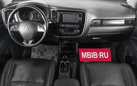 Mitsubishi Outlander III рестайлинг 3, 2016 год, 1 699 000 рублей, 8 фотография