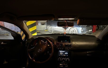 Toyota Avensis III рестайлинг, 2005 год, 700 000 рублей, 10 фотография