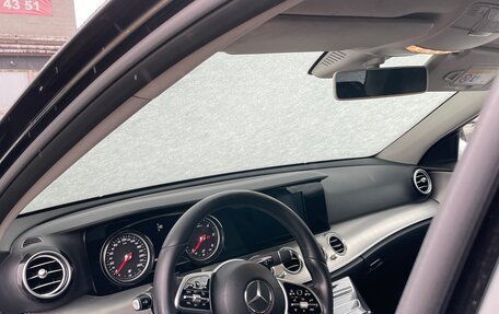 Mercedes-Benz E-Класс, 2019 год, 3 050 000 рублей, 8 фотография