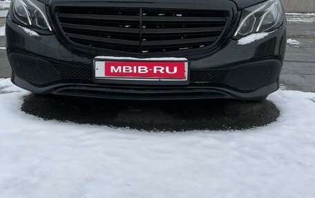 Mercedes-Benz E-Класс, 2019 год, 3 050 000 рублей, 4 фотография
