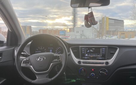 Hyundai Solaris II рестайлинг, 2017 год, 1 049 000 рублей, 19 фотография
