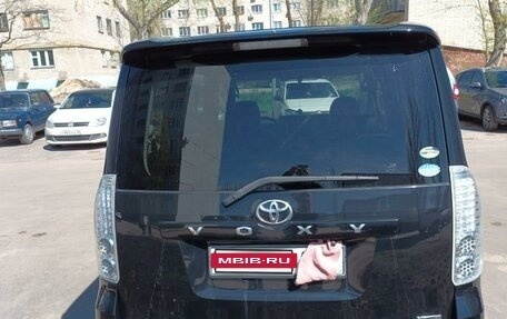 Toyota Voxy II, 2008 год, 1 100 000 рублей, 2 фотография