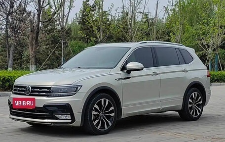 Volkswagen Tiguan II, 2020 год, 2 140 000 рублей, 3 фотография